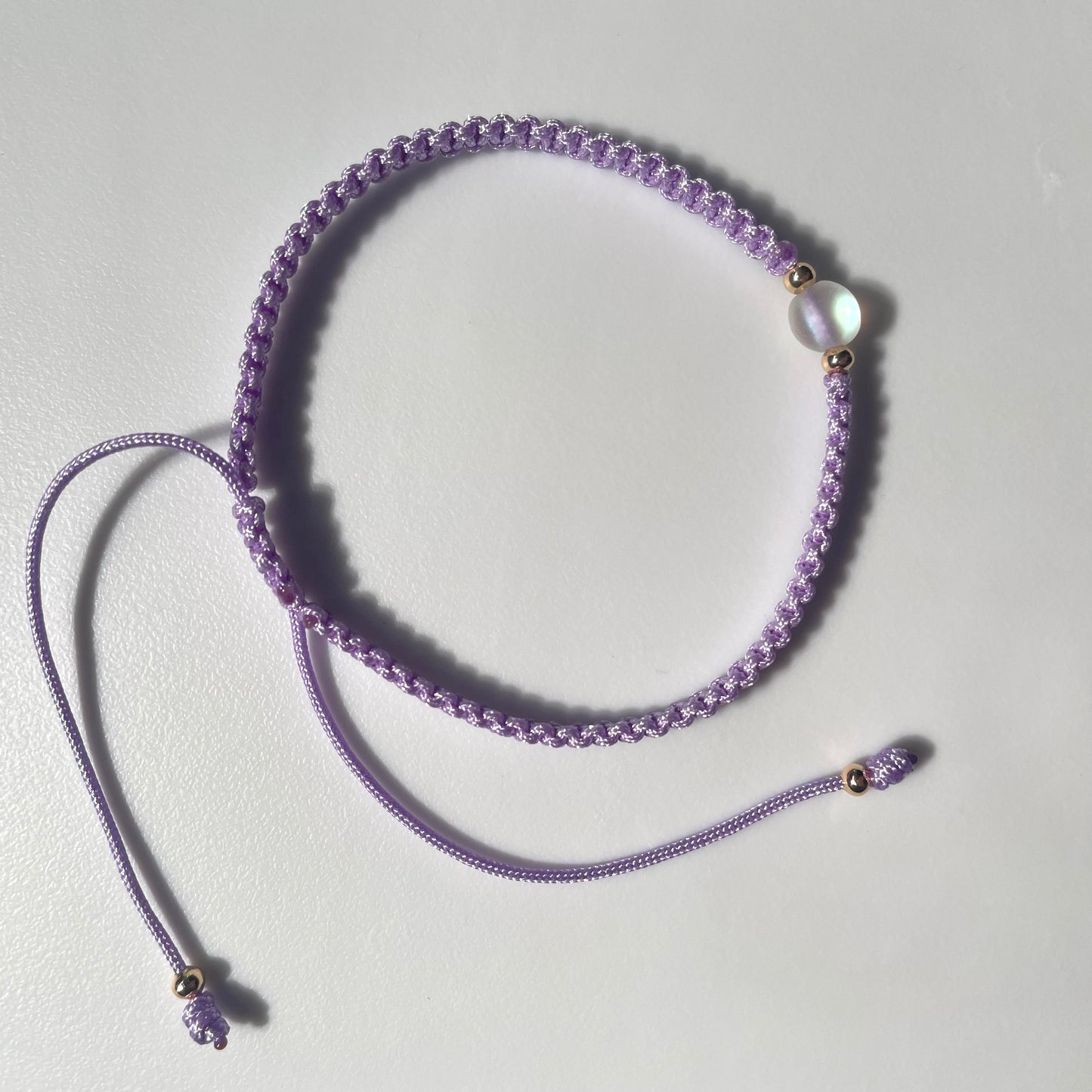 Pulsera tejida con ópalo sintético