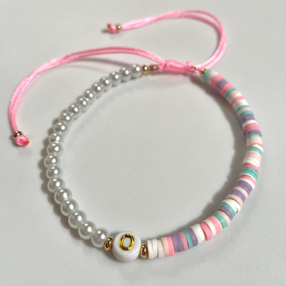 Pulsera de perla sintética y fimo de colores personalizable