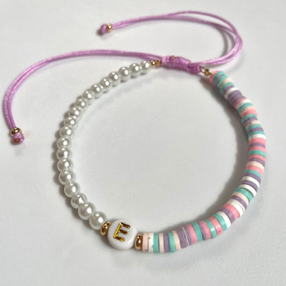 Pulsera de perla sintética y fimo de colores personalizable