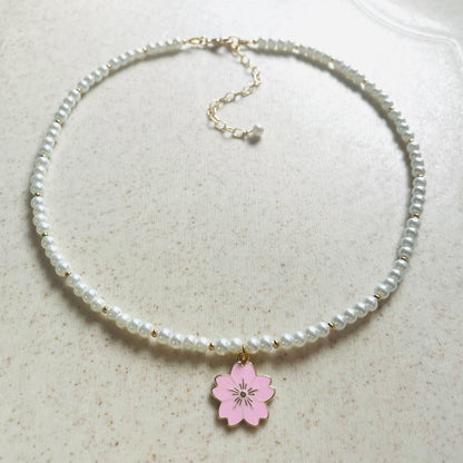 Set de collar y pulsera de perla sintética con dije flor de cerezo