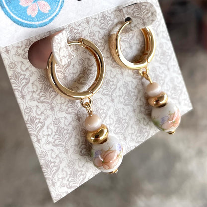 Aretes con cerámica floral japonesa