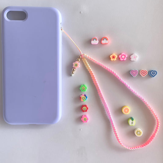 Phone strap tejido con charm de fimo