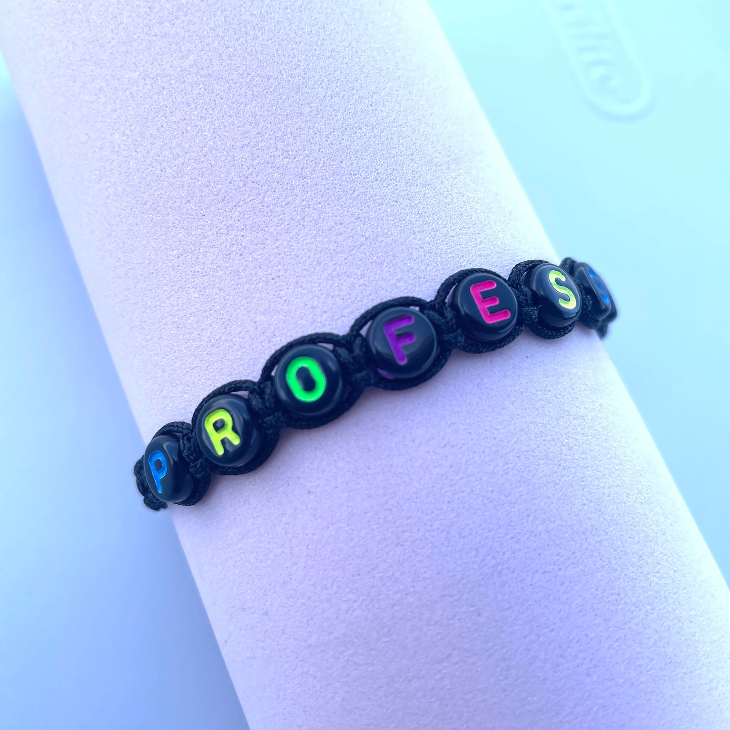 Pulsera tejida personalizable